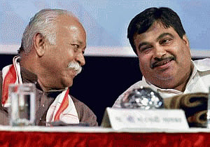 Gadkari meets RSS chief, says no discussion on Maha politics