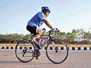 Para-cyclist Aditya Mehta aids three para-athletes