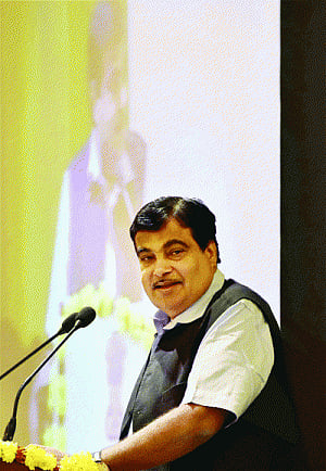 Gadkari bats for emulating Oz slag roads