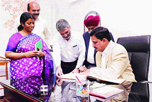 Thaawar welcomes Sampla, Pal as duo assume charge
