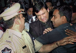 Sena attacks AIMIM, says Owaisis 'poisoned' minds of Muslims