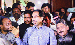 Sena keeps cards close to chest on confidence vote