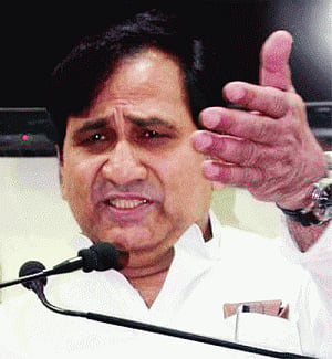 Cong uses Nehru's anniversary to lure Opp