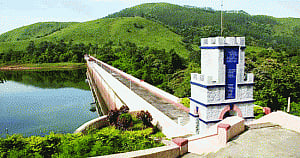 leaks in dam scare Keralites