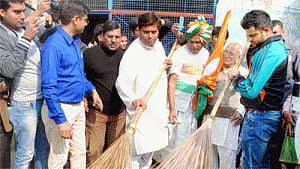 Indian batsman Suresh Raina joins "Swachh Bharat Abhiyan"