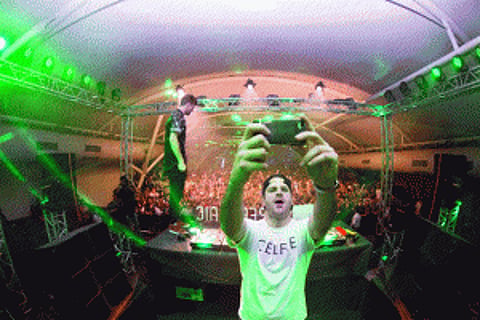 Selfie boys