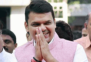 Fadnavis urges youth to make Swachh Bharat a people's movement
