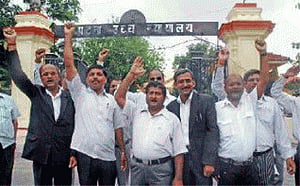 10,000 Patna High Court advocates abstain from work