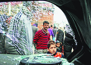 Grenade explosion rocks Srinagar's lal Chowk