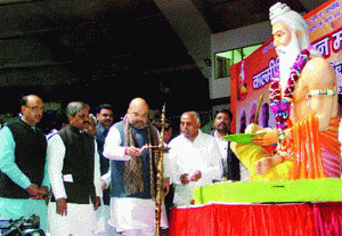 Many Valmikis dial, join BJP