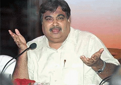 Sailing to Agra on Yamuna to be reality soon: Gadkari