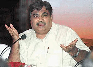 Gadkari moots Rs 1 tn underground ring road for Mumbai