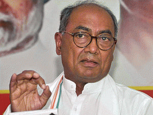 Digvijay asks Naxals to shun violence and join Congress
