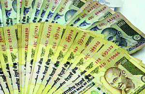 HSBC sees Rs to be best Asian unit next year, at 62.5-63/$