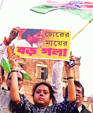 As CBI casts net wide, Didi to take theatrics to Delhi