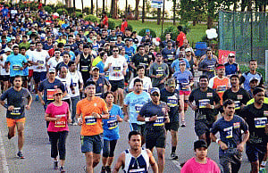 Thousands participate in Hyderabad Marathon