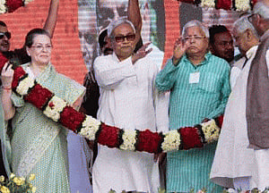 Nitish-led alliance attacks Modi for 'insulting' Bihar