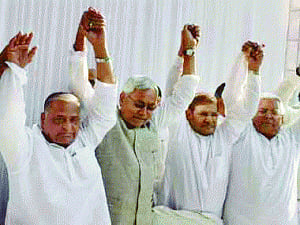 RJD-JD(U) combine tries to salvage alliance with SP