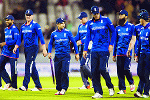England keep series alive