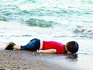 ISIS uses images of drowned toddler to warn refugees