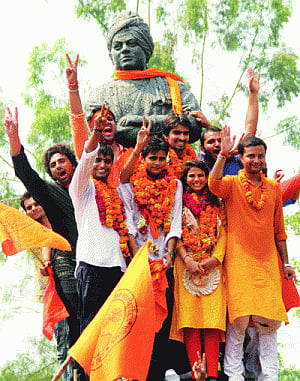 ABVP sweeps DU off its feet again