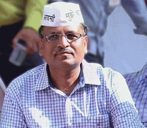 Delhi health minister holds emergency meet over dengue