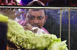 Dalmiya cremated with state honours