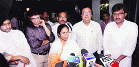 Ganguly succeeds Dalmiya in CAB