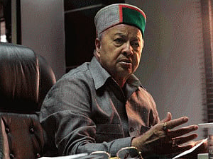 CBI registers DA against Virbhadra, carries out raids