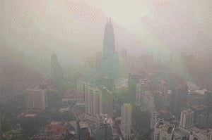 Over 300,000 Indonesians fall ill due to haze