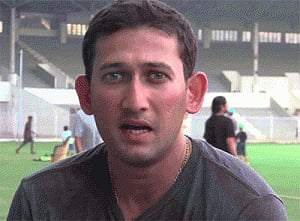 Agarkar questions Dhoni's place in India team