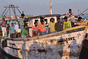 lankan Navy arrests 19 TN fishermen