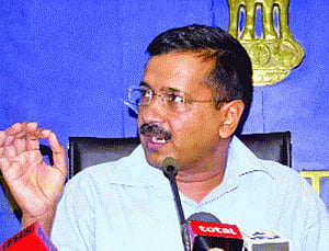 Kejriwal takes corruption 'crusade' to HoDs