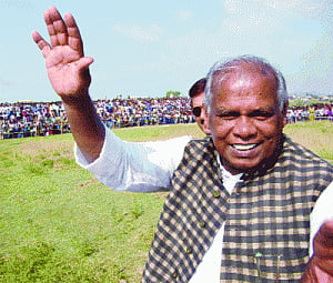 Naxal, pvt sena zones to poll today