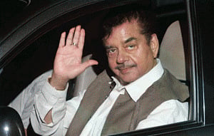 Sinha denies to be "sulking"; says will attend saffron meets when invited