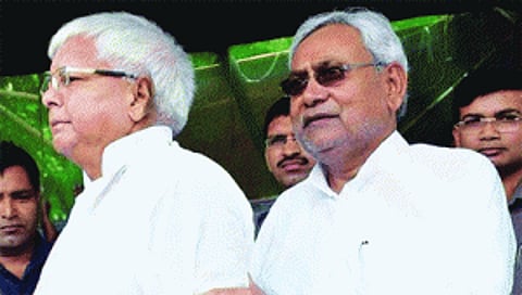 Nitish embraces tantrik, embarrasses JD(U)