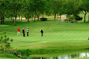 Govt to promote golf tourism to attract more foreigners