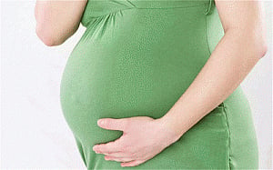 light meal during labour benefits most healthy women