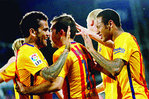 Suarez, Neymar keep Barca on track, Real win