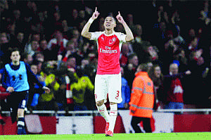 Gunners, Spurs share honours