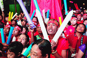 Myanmar polls: Suu Kyi party eyes landslide