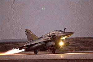 French planes strike IS stronghold in Syria
