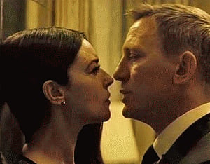 Censor board cuts kissing scenes in "Spectre", Twitter trolls