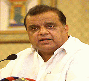 HI chief Batra urges removal of chef de mission