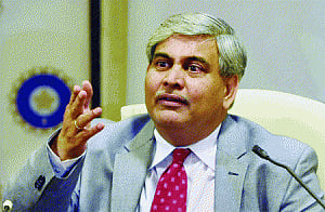 Manohar meets Khan, Clarke to discuss Indo-Pak series