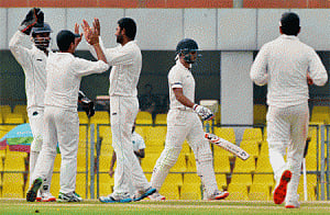 Uthappa guide K'taka to 358/3 vs Delhi