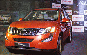 Mahindra launches XUV500 with automatic transmission