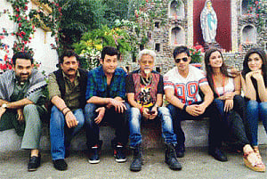 Kriti Sanon, Varun Dhawan play pranks on 'Dilwale' sets