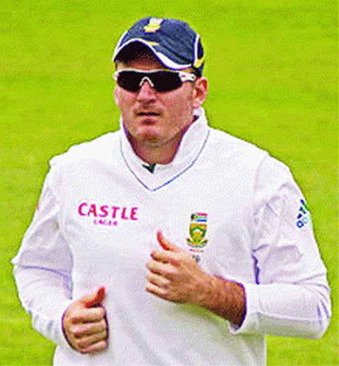 Smith hints at Int'l comeback