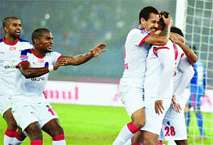 Dynamos draw first blood in Semi